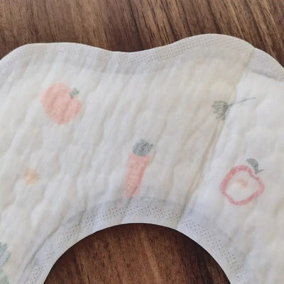 Mit einem Einweg-Baby-Bib ist das Füttern von Babys einfach
