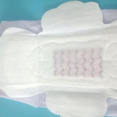 Flügelförmige Einweg-Frauen-Hygiene-Sanitär-Nappen mit atmungsaktivem PE-Filmbedruck
